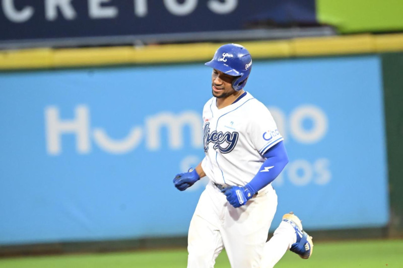 Francisco Mejía volvió a ser el héroe en el triunfo de los azules.