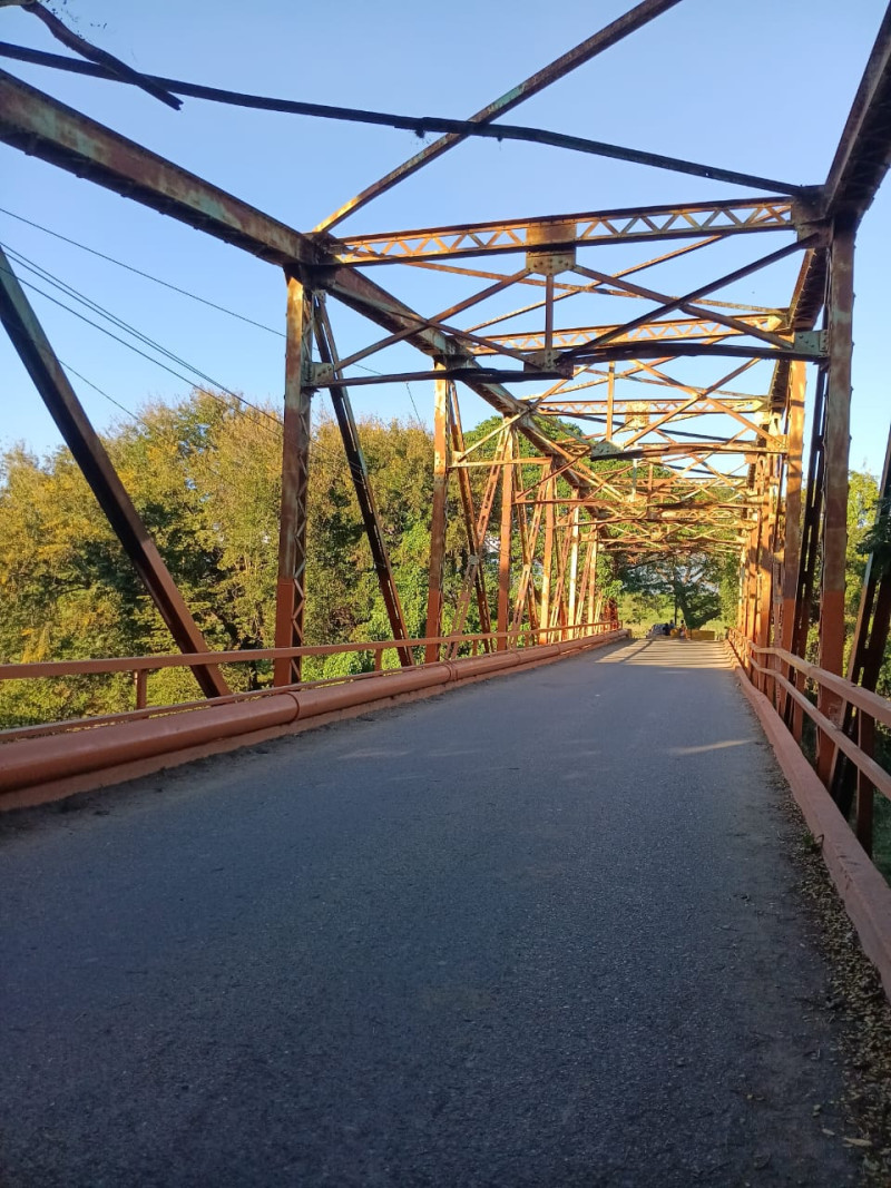 Comunitarios afirman sobre múltiples y renuncias para reparar el puente que une a Amina y Esperanza.