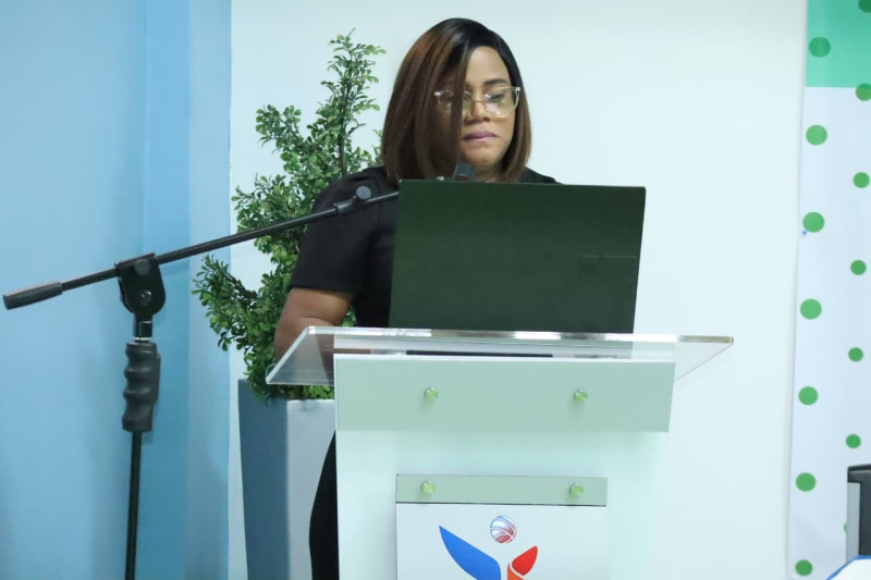 La licenciada Carolin Sosa en su charla magistral sobre “Gestión Financiera en una Organización Deportiva”.