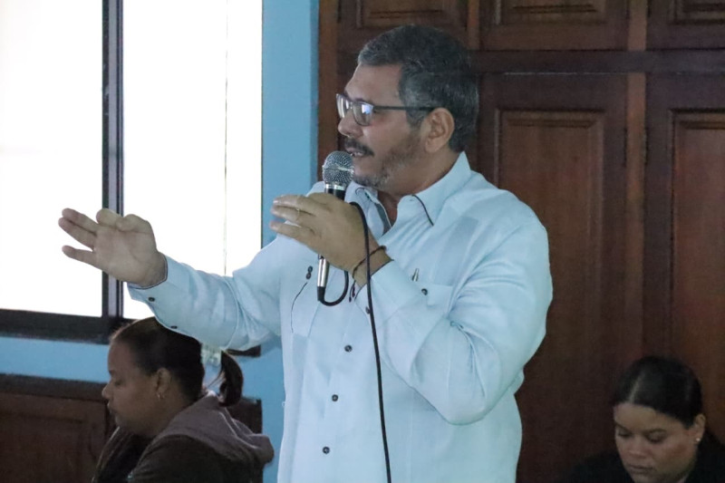 El licenciado Emmanuel Musa expone el tema “Gestión y Buena Gobernanza en la Organización Deportiva.