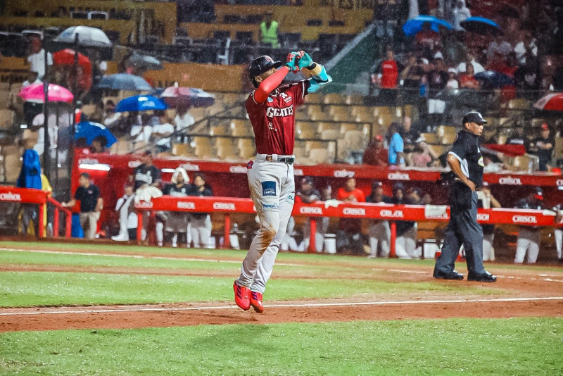 Julio Carreras encabezó un rally de cinco carreras de los Gigantes en la baja del sexto.