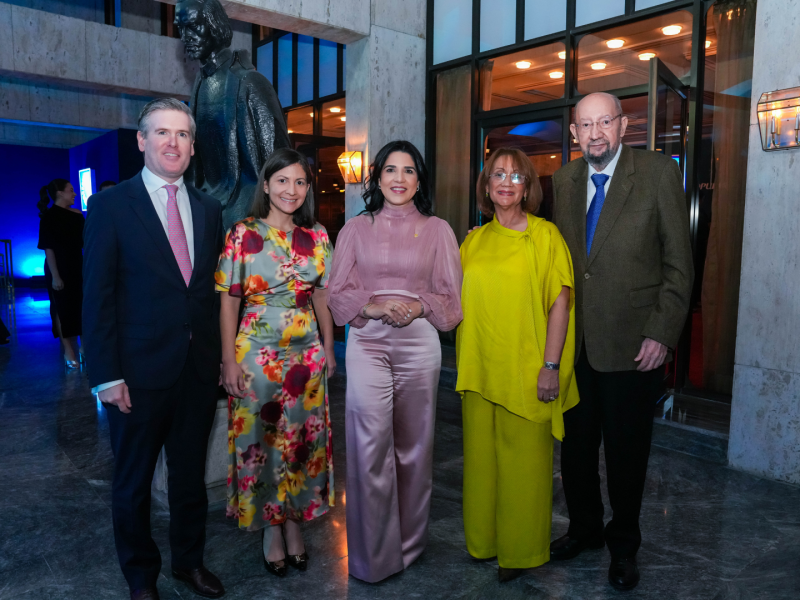 Vincent Le Borloch, Carla Frías, Mariel Bera, Milagros Abreu y Juan Frías.