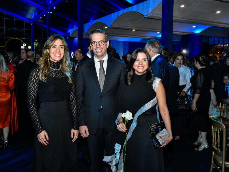 Claudia Finke, César Dargam y Paola Mañón de Dargam.