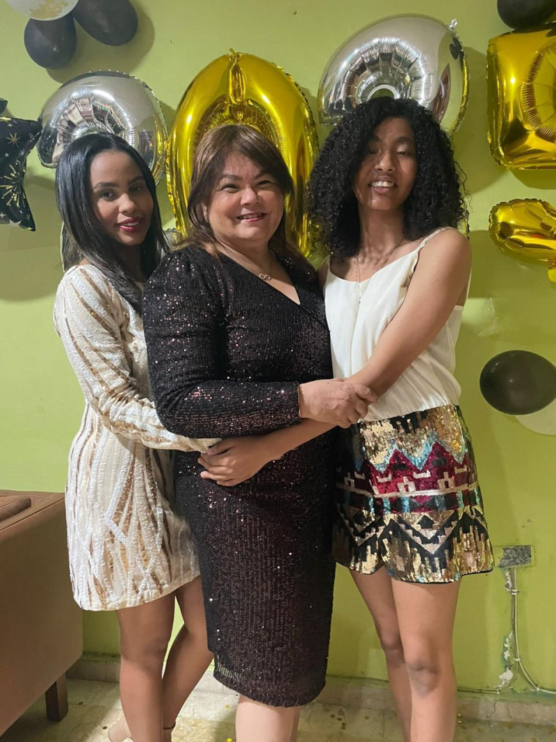 Disfruta tanto los momentos que vive con sus ocho hijas que, a la hora de solicitarle fotografía con ellas, reflexionó sobre eso. “Si supieras que no tengo con todas junas”. Se quedó con la tarea de hacérsela.