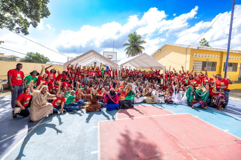 Cada año entre 100 y 150 voluntarios de la Pastoral de la Universidad Católica de Santo Domingo,se reunen para llevar un mensaje de alegría y esperanza a diferentes comunidades.