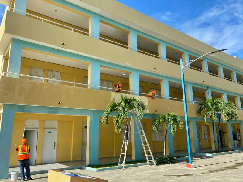 Recinto escolar en mantenimiento.