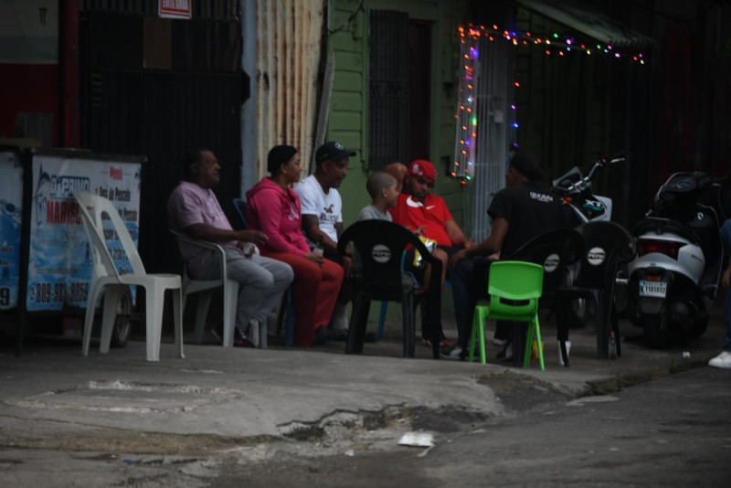 Familia compartiendo  en la tarde del 24 de diciembre