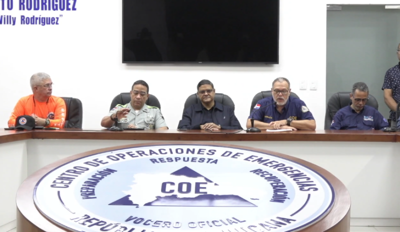 Autoridades durante rueda de prensa desde el Centro de Operaciones de Emergencias (COE).