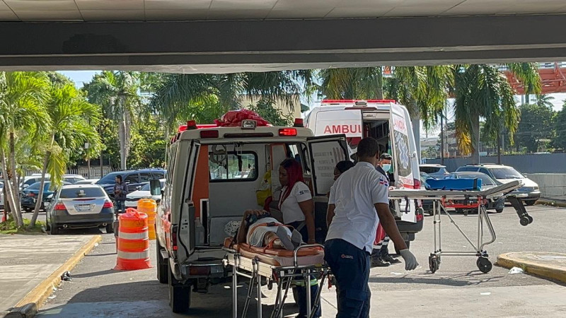 Emergencias llegan al Hospital Traumatológico Doctor Darío Contreras en la mañana del 26 de diciembre 2025.