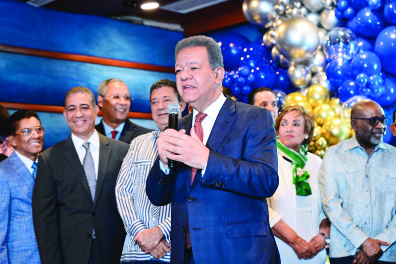 Leonel Fernández celebró 72 años con amigos y simpatizantes.