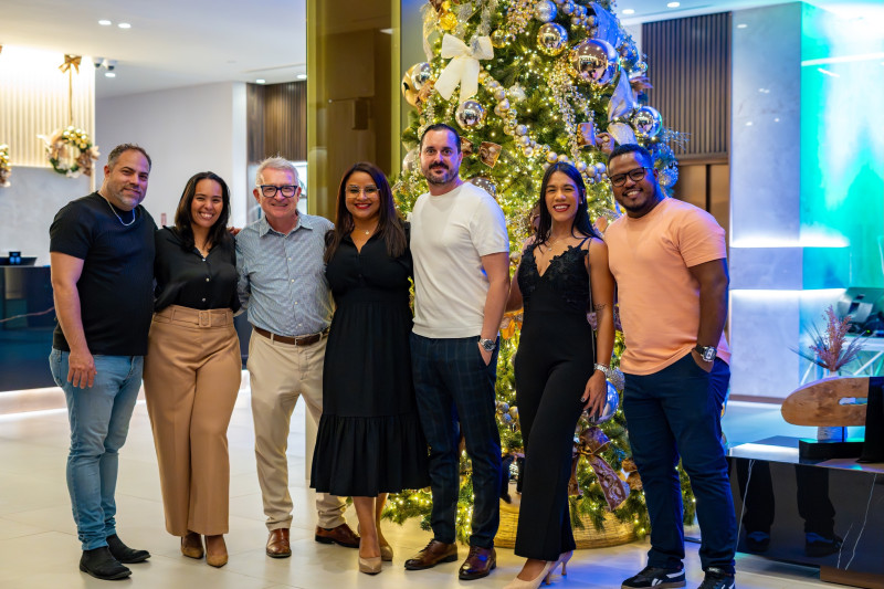 Kenneth Pina, Arline Maria, Mark Jordan, Alba Matos, Rafael Navas, Mabel Martinez y Adam Peguero