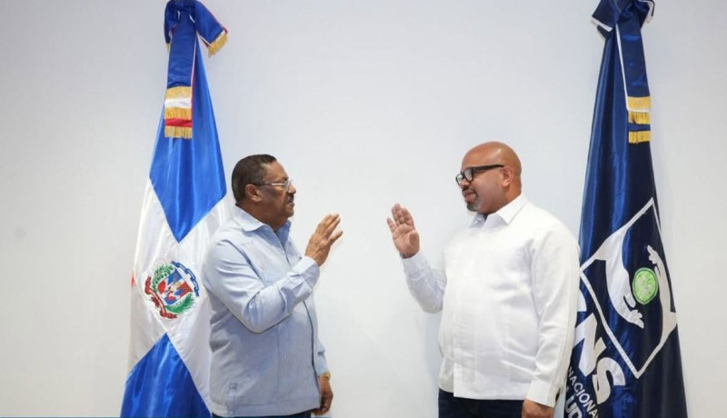 Juramentan al doctor Joselin Valdez Offter como nuevo director del Hospital Docente Universitario Doctor Darío Contreras.