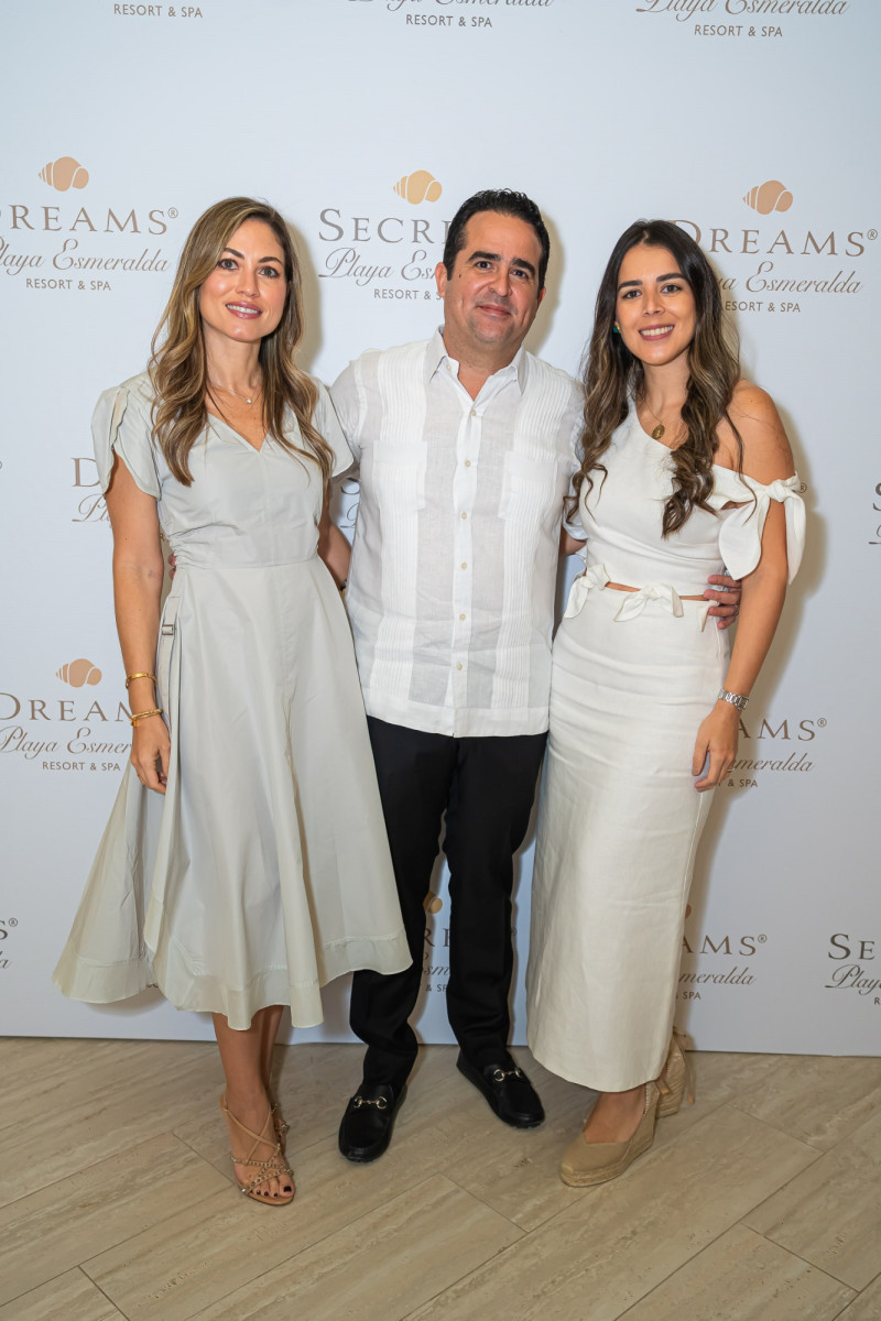 Yinett UrenŢa, Alejandro Gutieěrrez y  Luz Goico