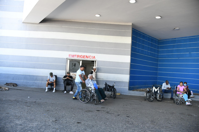 Los hospitales organizaron su personal de manera que los servicios estén cubiertos las 24 horas.