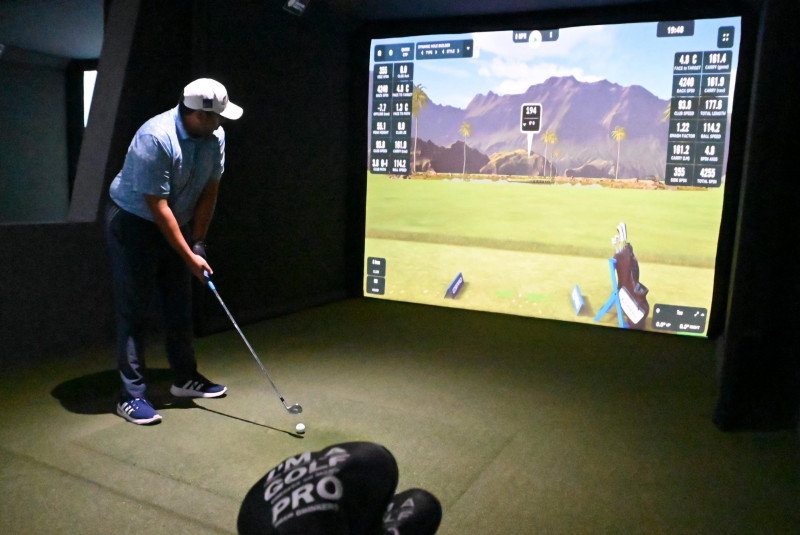 El simulador de Golf, una de las novedades del club.