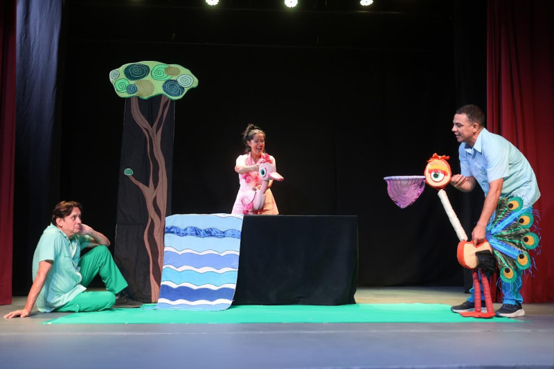 Teatro La Proa pertenece al Consejo Nacional de las Artes Escénicas de su país e incluye en sus espectáculos una variedad de técnicas titiriteras.