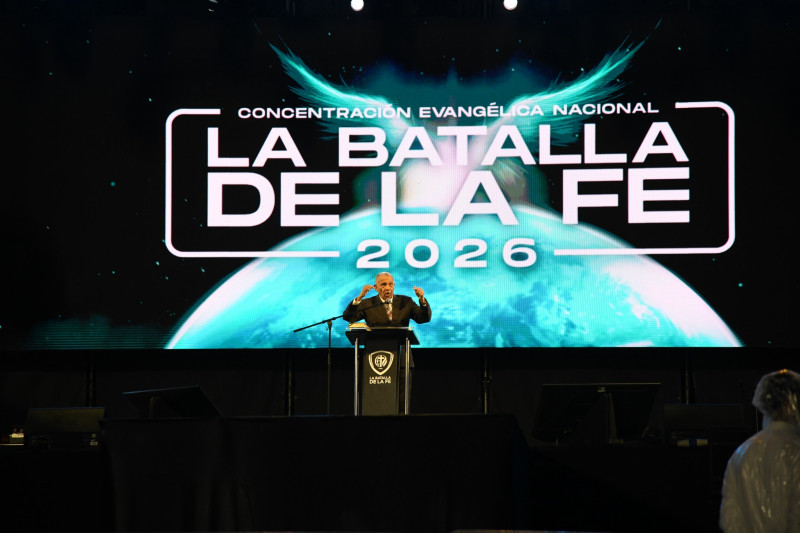 Molina, considerado como uno de los líderes de la comunidad evangélica del país, dio una prédica de aliento y fortaleza para el pueblo dominicano en el sexagésimo segundo evento de fe.