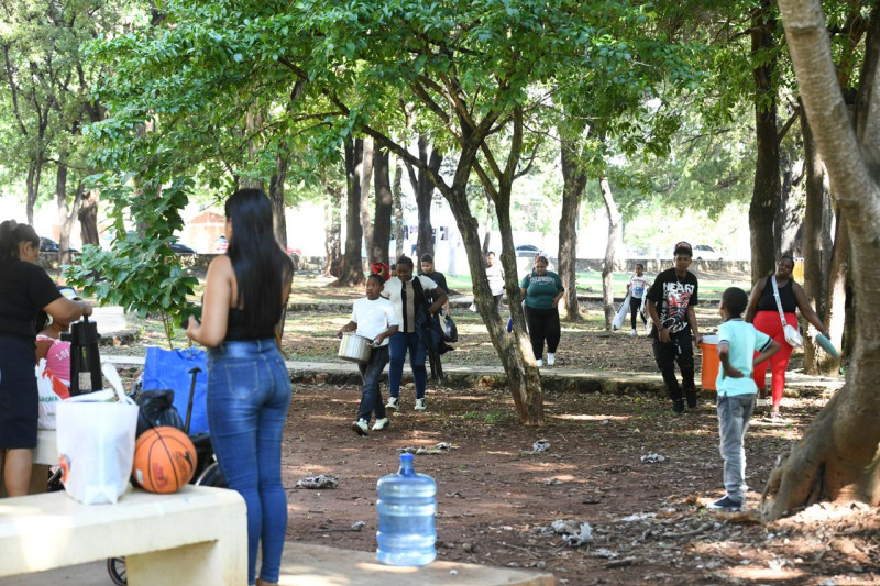 Durante el recorrido se notó un ambiente familiar y lleno de movimiento con motivo del día festivo, en el Parque Mirador Sur.