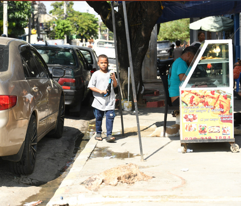 En los Barrios se está jugando con pistolas de juguetes en el Día de los Santos Reyes Magos.