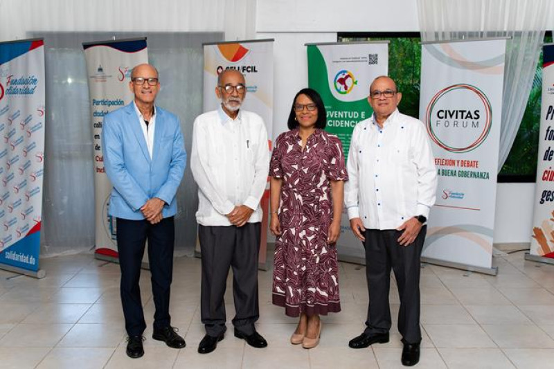 César Álvarez, Denis Mota, Katia Lambis y Juan Castillo.