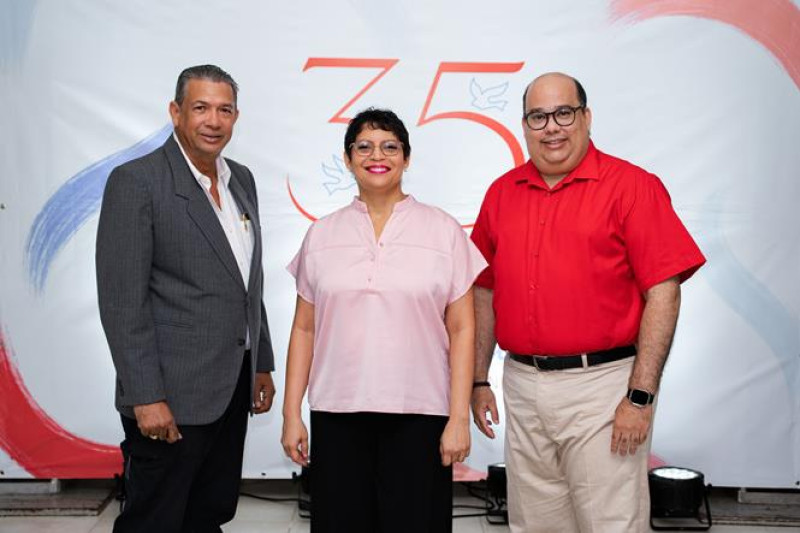 Erick Mercedes, Angela Malagón y Luis Córdova.