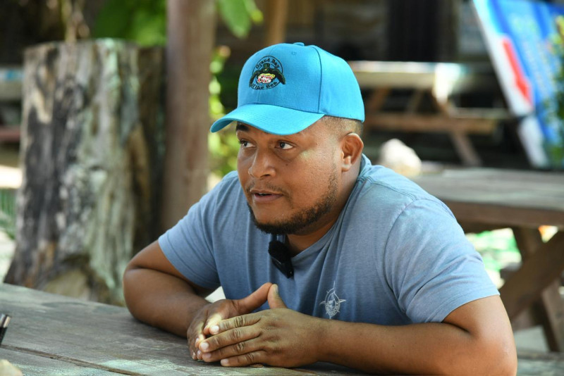 Franklin Santos, el propietario de Grand Bay of The Sea, al conversar con reporteros de Listín Diario.