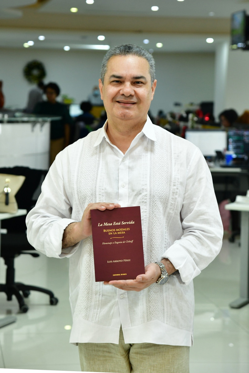 Luis Arroyo Pérez nació en Buenos Aires, Argentina, y posee nacionalidad paraguaya.