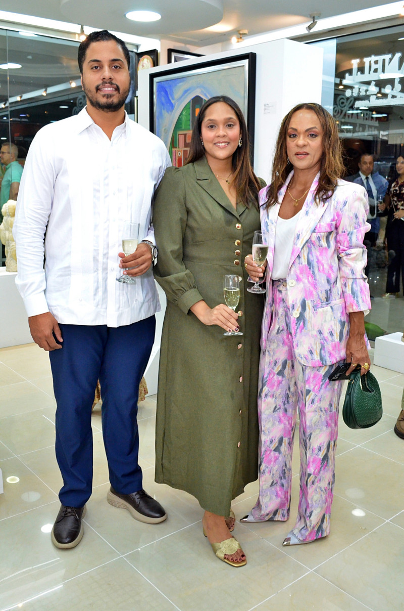 Jean Cartagena, Laura Batista, y Patricia Alcántara.