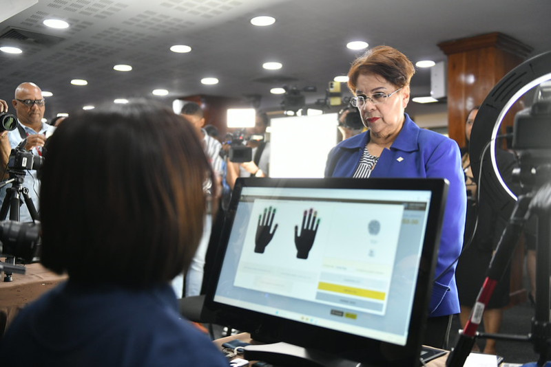 Este jueves se inició con la captura de datos biométricos y personales (y posterior entrega) a los servidores públicos de la Junta Central Electoral