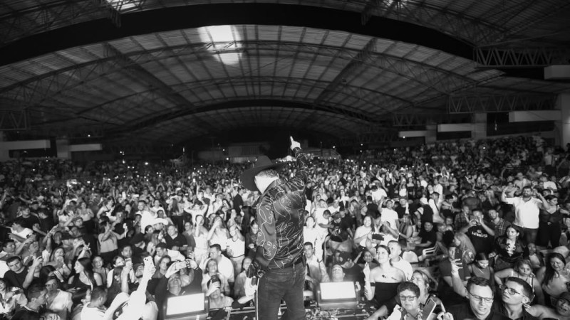 El cantante colombiano Yeison Jiménez, quien falleció el 10 de enero de 2026, junto con otras cinco personas en un accidente de avioneta.