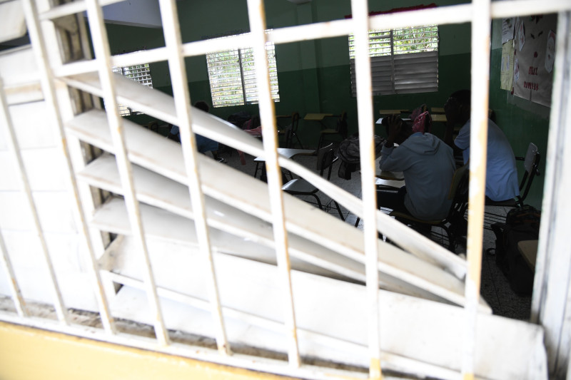 Ventanas destruidas en Liceo Capotillo