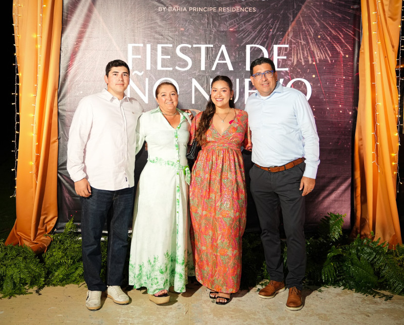 Justin Quintero, Sandra De Quintero, Nicol Quintero y Hover Quintero.