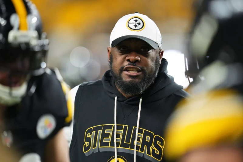 Mike Tomlin, entrenador en jefe de los Steelers, durante el juego contra los Texans, el lunes 12 de enero de 2026, en Pittsburgh.