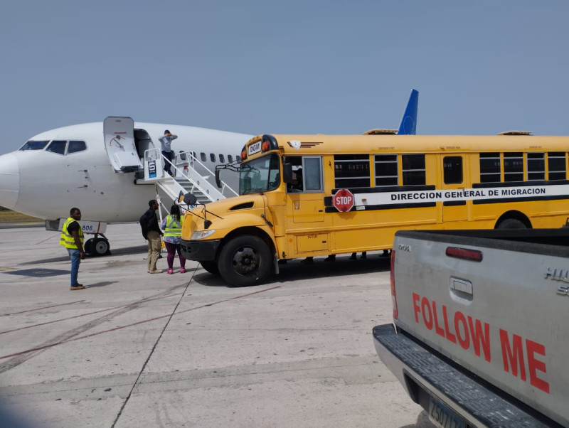 El Servicio de Inmigración y Control de Aduanas de Estados Unidos, repatrió este martes a la República Dominicana a un grupo de 41 nacionales que habían cumplido condenas en cárceles estadounidenses por diversos delitos.