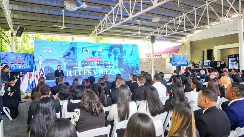 El presidente de la Suprema Corte de Justicia durante su exposición.