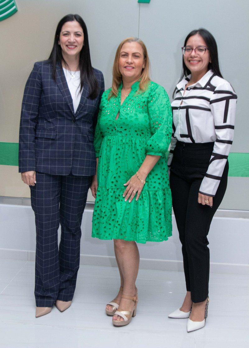 Claudia Espaillat, Rosmirca Estrella y Heidy Julio.