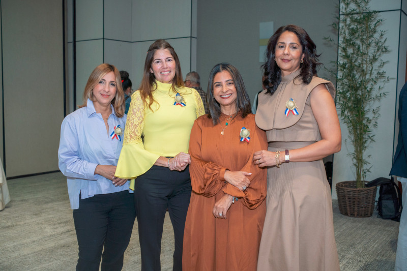 Wendy Pérez. Frindi Martínez, Wendy Liranzo y Angela Aquino.