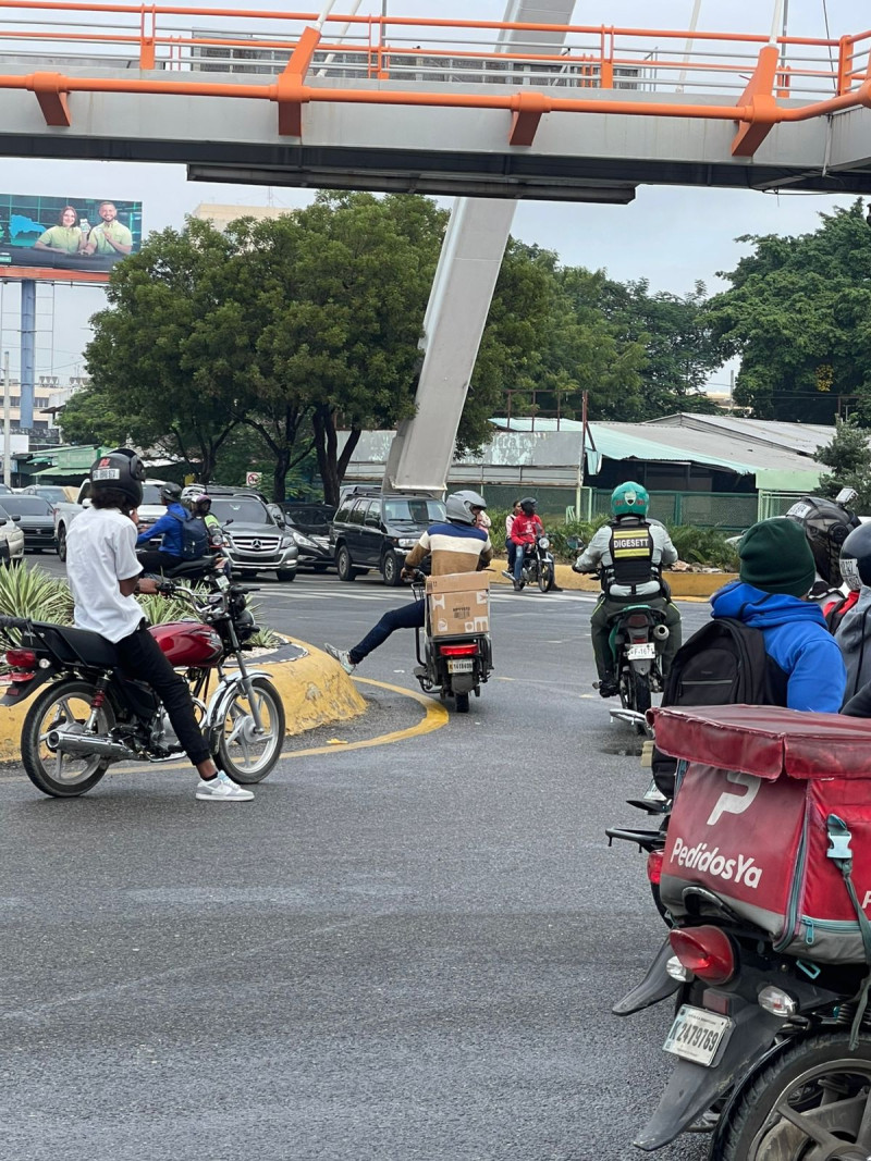 “Riders” o como normalmente se les conoce: repartidores. Estos suelen ser los más malcriados a la hora de respetar la señales de tránsito.
