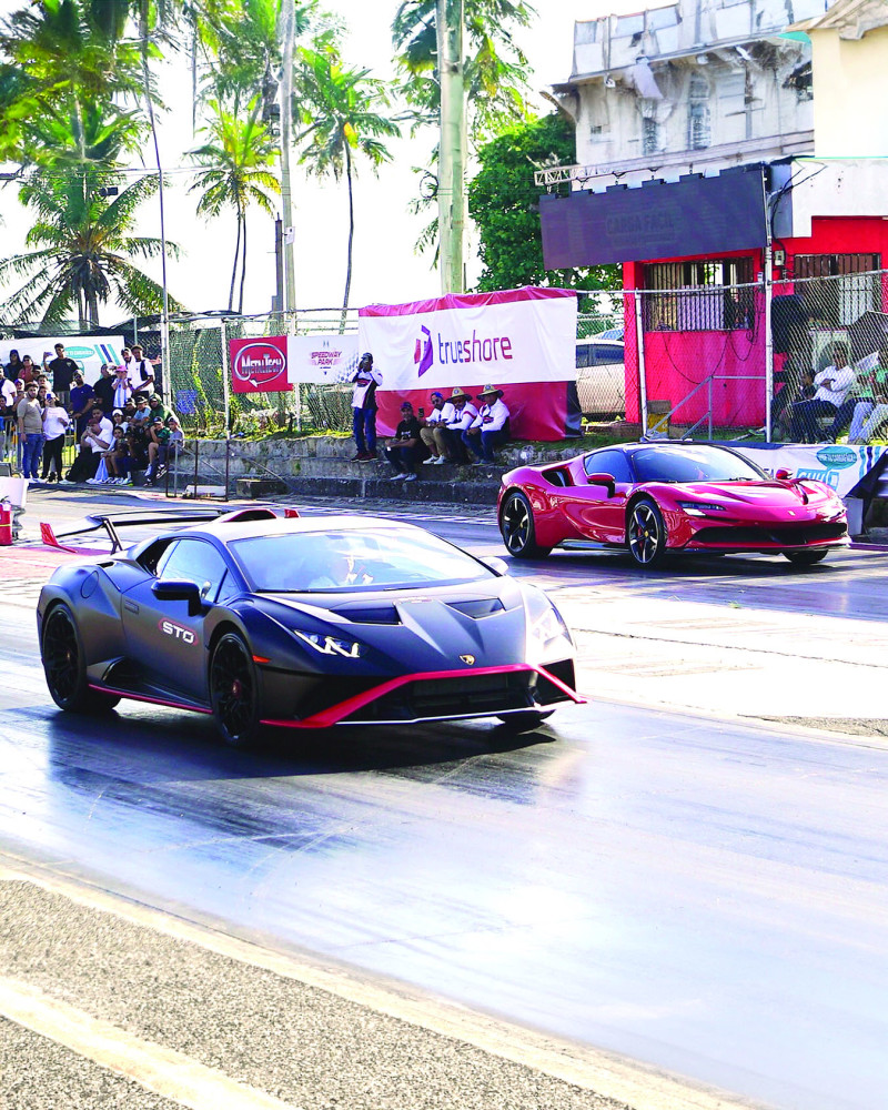 Varios de los autos que competirán en el evento que inicia este sábado.