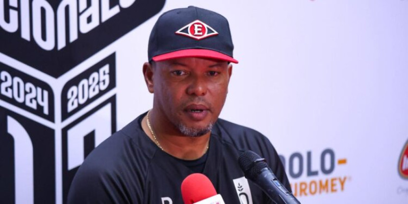 Ramón Santiago mientras ofrecía declaraciones luego de que el Escogido obtuviera el boleto a la serie final.