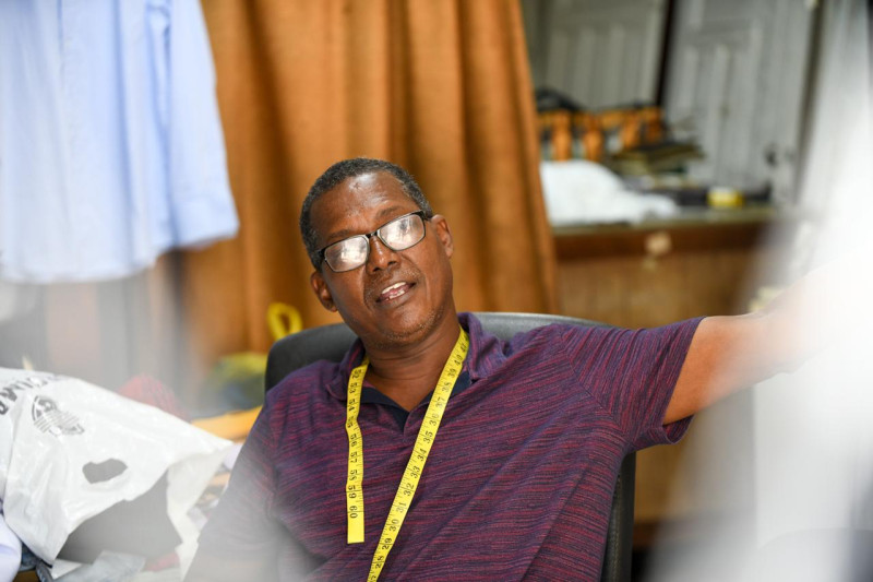 Diogenes Mateo, dueño de una sastrería frente al hospital.