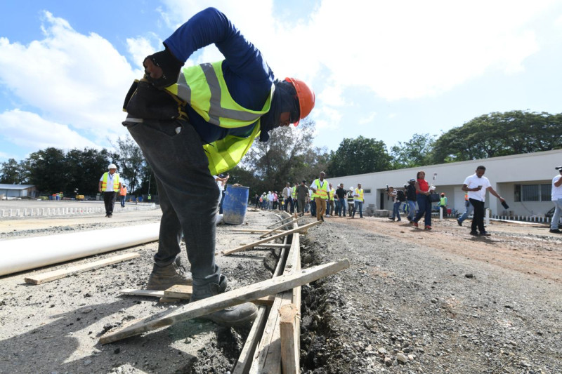 Recorrido de supervisión de los trabajos del Centro Olímpico Juan Pablo Duarte.