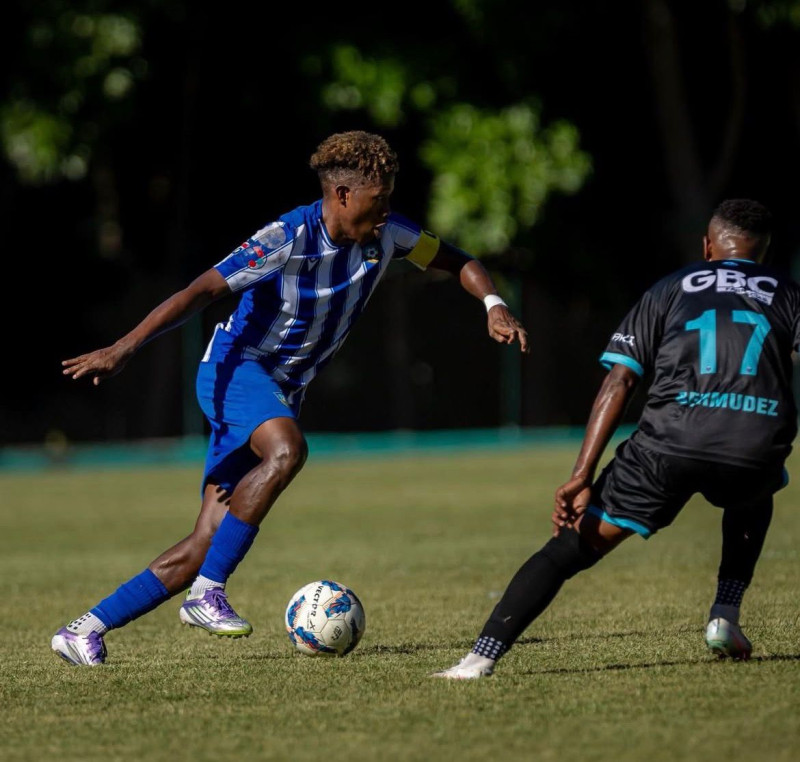 Un momento de acción del emocionante encuentro celebrado en el Estadio Panamericano.