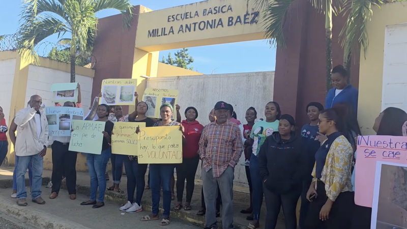 Padres de los alumnos reclamaron la intervención de la escuela.