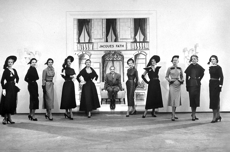La primera pasarela: Historia de los desfiles de moda