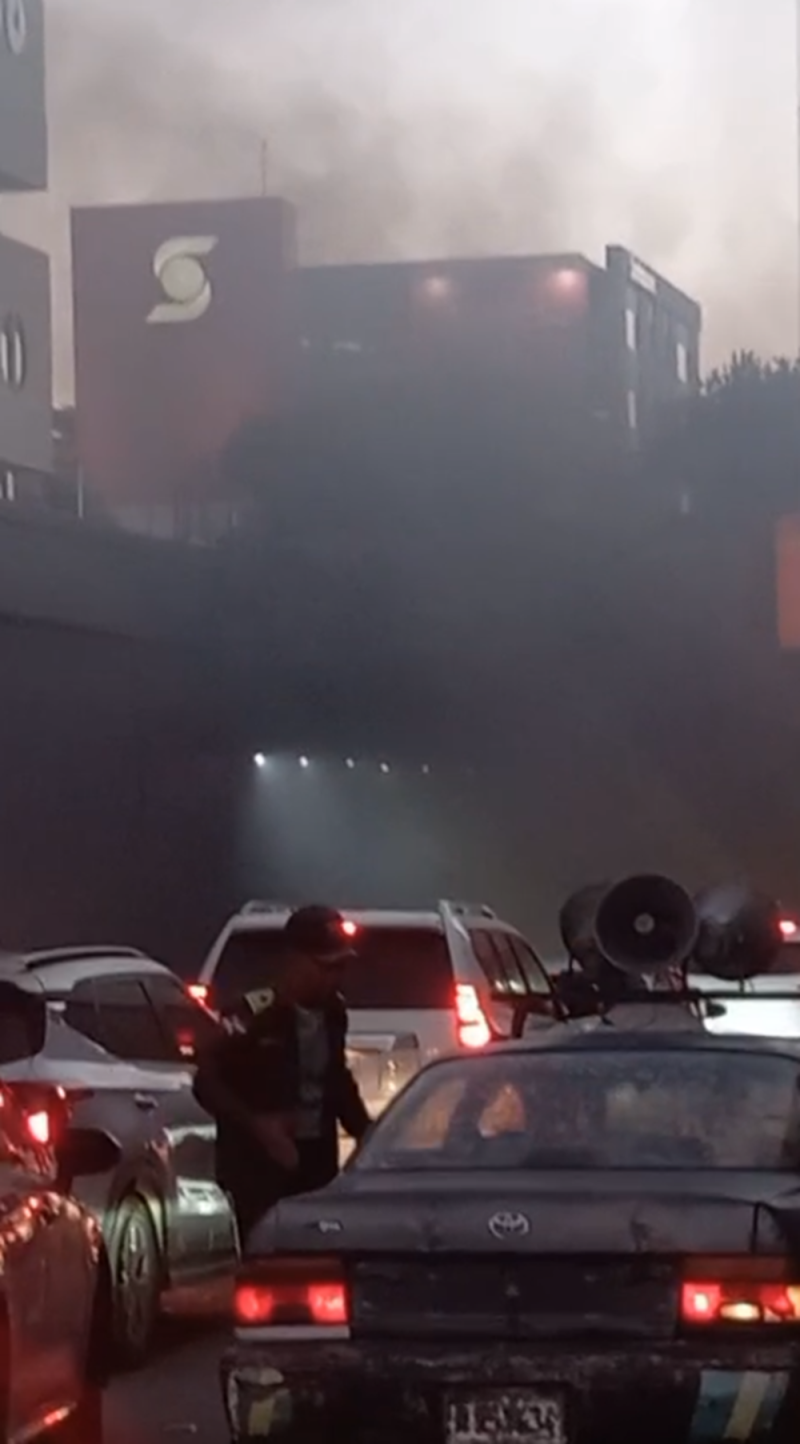 Incendio de vehículo en la avenida 27 de Febrero