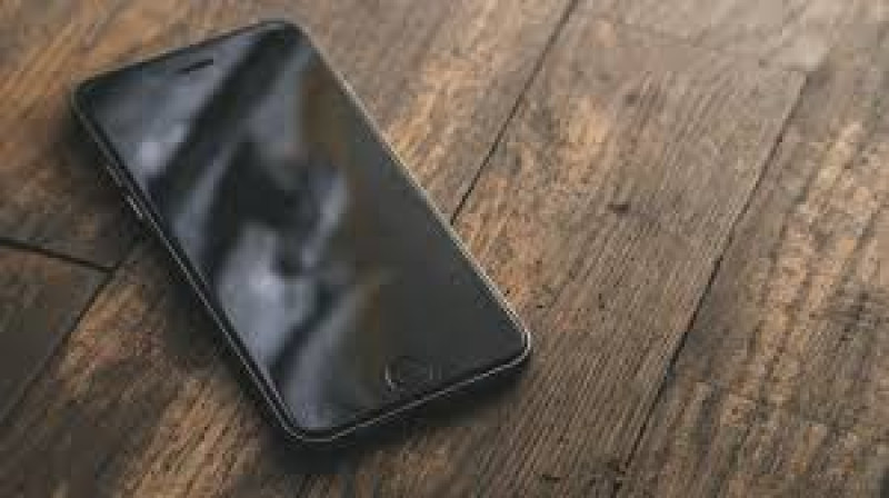 Celular en un momento en el que no se está usando.