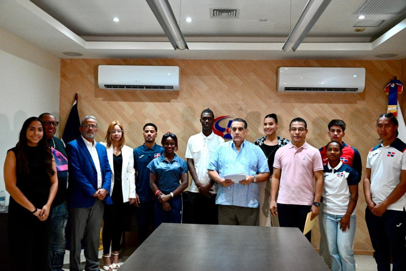 Eva Durán, José Ludwig Rubio, Juan Vila, Isay Ramos, Yunior Alcántara, Liranyi Alonso, Wilfrido de la Cruz, Luis Chanlatte, Madeline Rodríguez, Miguel Camacho, Ramón Vila, Dahiana Ortiz, y Yudelina Mejía.