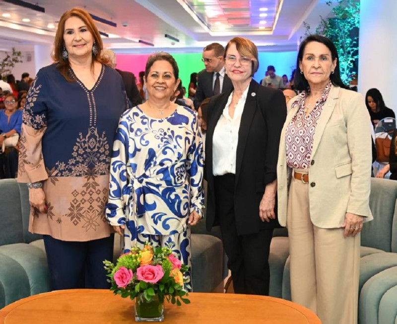 Nancy de Menicucci, Carmen Alicia Quijano, Marianella Sallent y María Teresa Quijano.