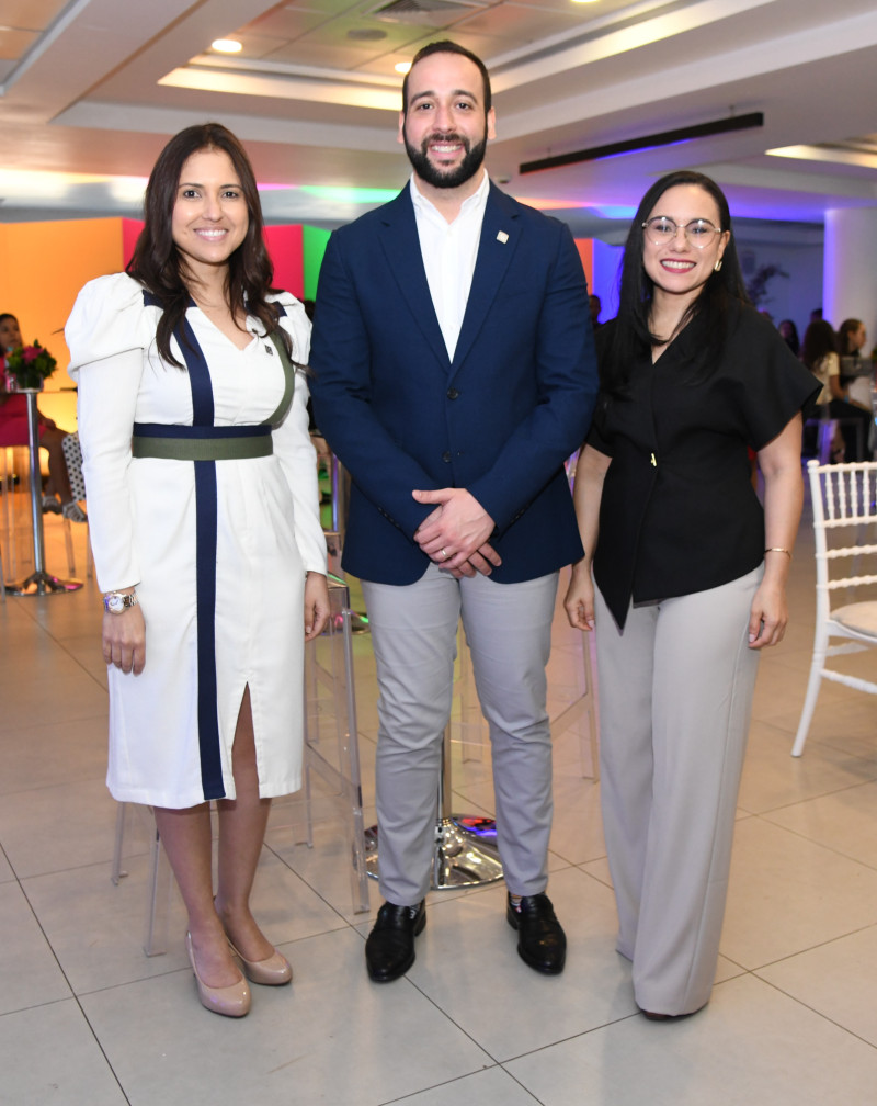 Lina Hernández, Irving Alberti (Bebo) y Caroll Mueses.